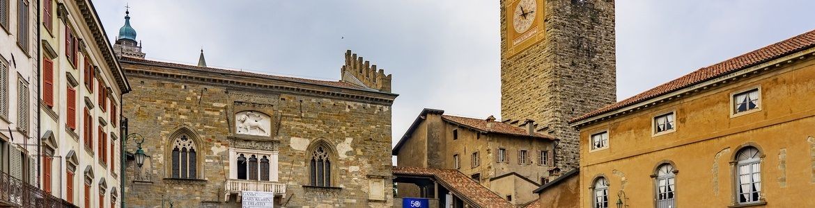 Piazza Vecchia Alquiler coches Aeropuerto Milan Bergamo