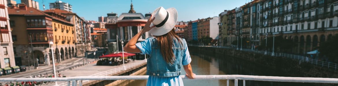 chica sombrero visita bilbao