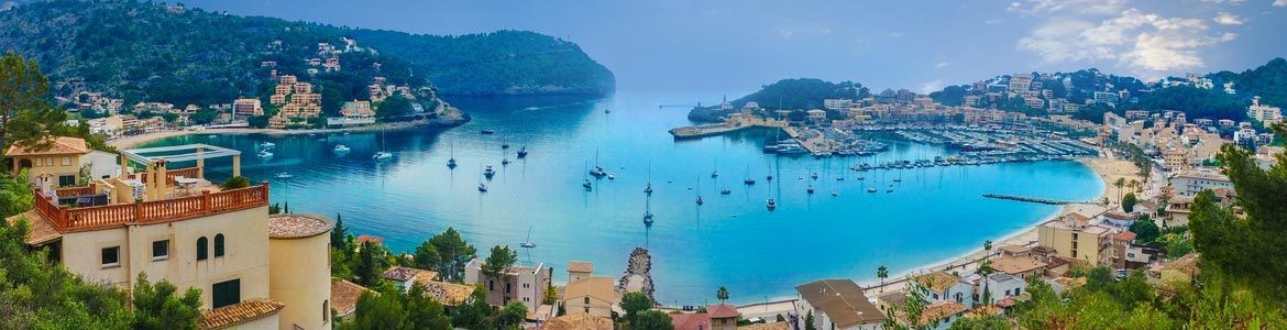 puerto de Sóller en la isla de Mallorca, España