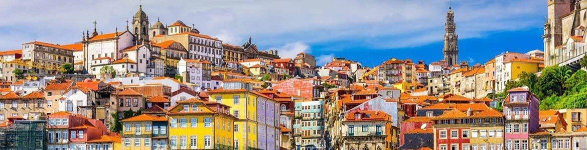 Vistas del casco antiguo de Oporto - Centauro Rent a Car